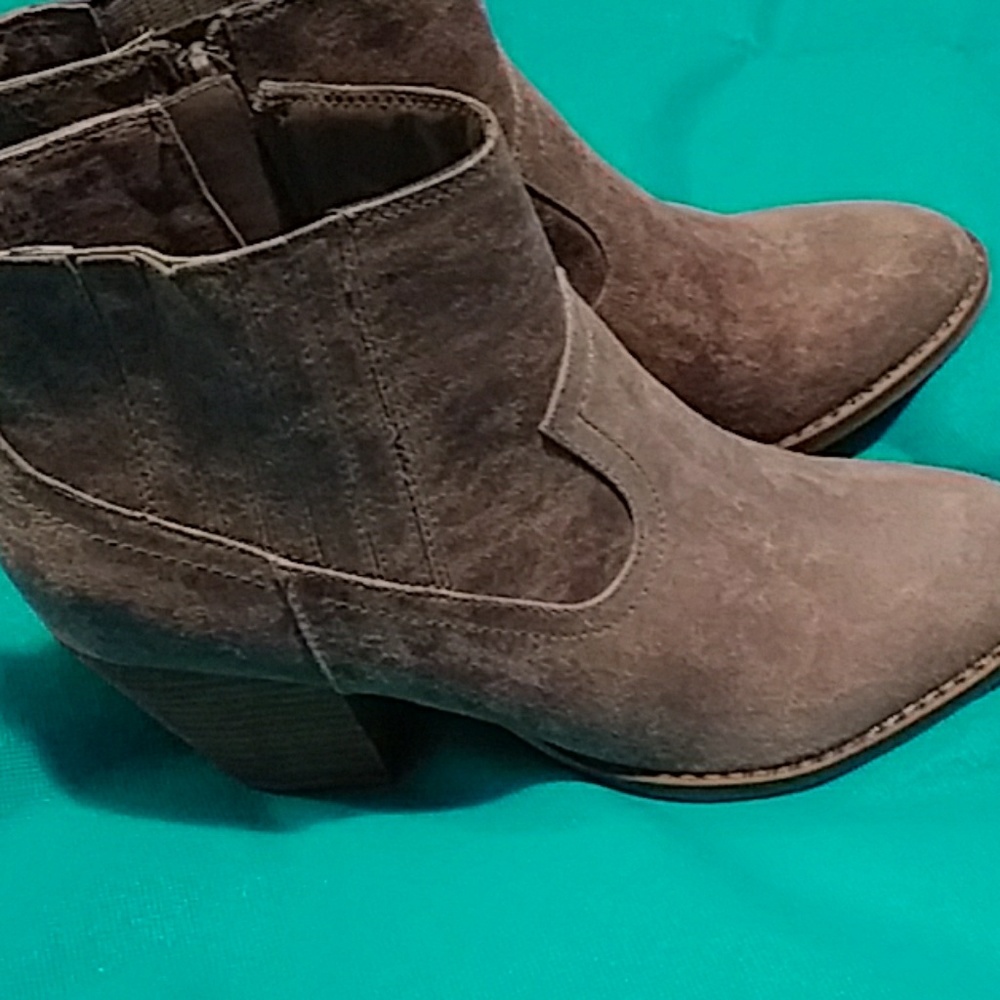 Boot - Picture 3 of 5